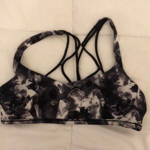 Lululemon size 6 sports bra